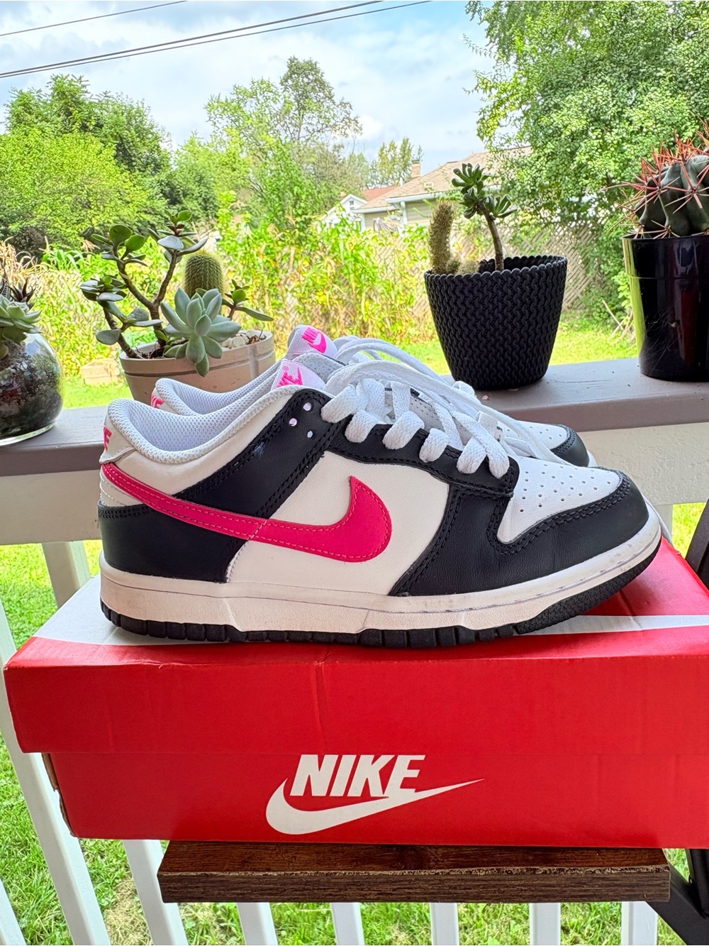 Nike Dunk Low Style Sneakers - White/Black with Pink Swoosh Women’s 6.5 ….Y5
